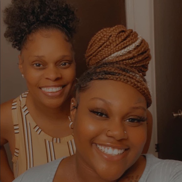 Meet your Posher, Tara - Picture 1 of 3